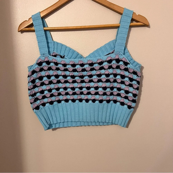 Crochet  Cropped Top - Picture 3 of 3